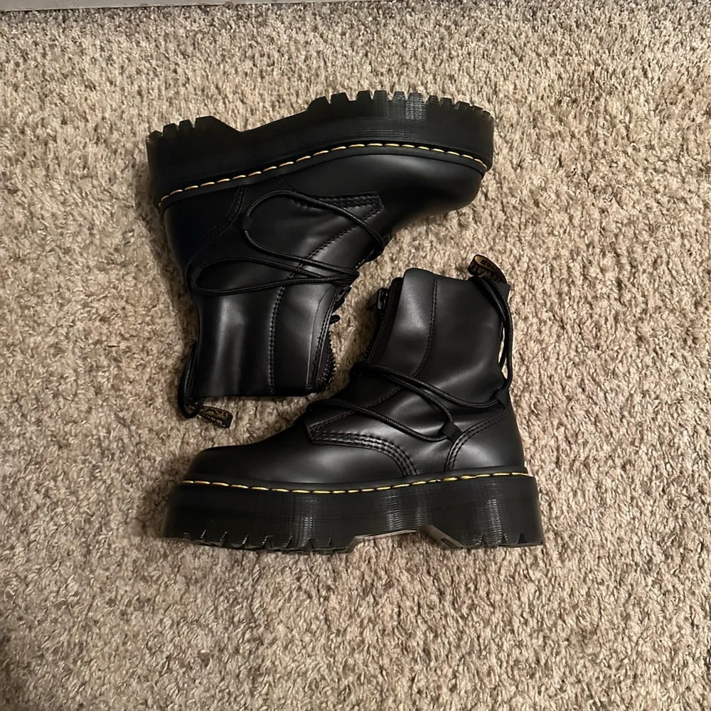Dr. Martens - Picture 6 of 9